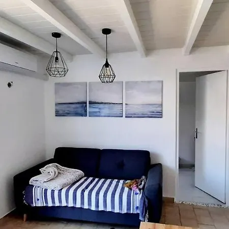Santolines : Charmante Maisonnette Avec Piscine Proche Etang * Marseillan (Herault)