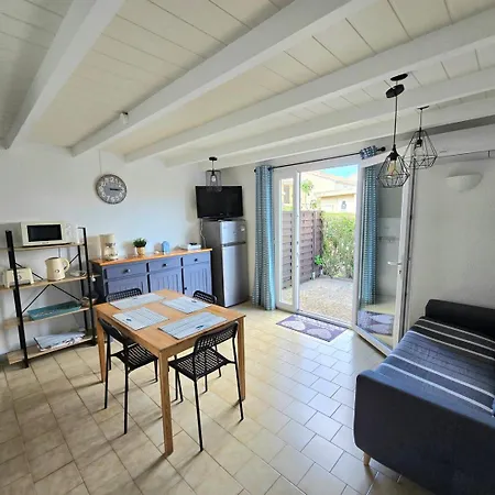 Santolines : Charmante Maisonnette Avec Piscine Proche Etang Guest house Marseillan (Herault)