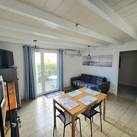Santolines : Charmante Maisonnette Avec Piscine Proche Etang