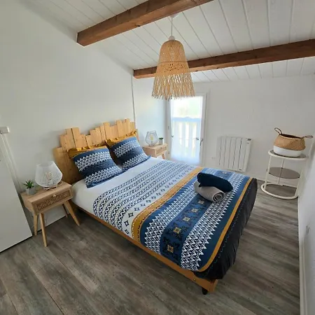 Πανσιόν Petit Cocon, Parking Et Piscine A Marseillan (Herault)