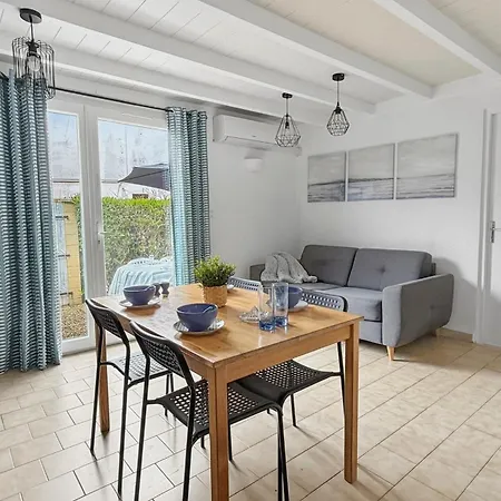 Pensjonat Petit Cocon, Parking Et Piscine A 4*