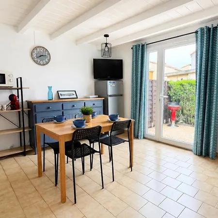 Petit Cocon, Parking Et Piscine A Pensjonat
